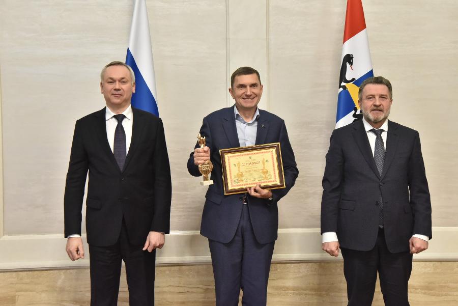Губернатор наградил предпринимателей региона за успешное развитие бизнеса в Сибири
