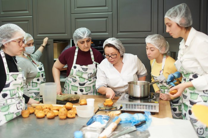 Самозанятых Новосибирска научат выпекать хлеб и декорировать интерьеры 